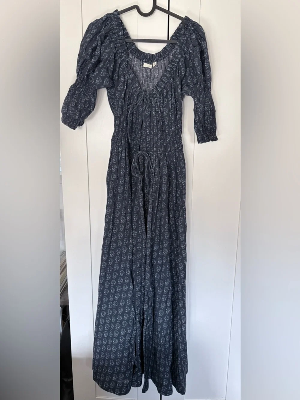 DÔEN Ischia Printed Smocked Midi Dress — Navy Paisley Bouquet. Size S - Picture 3 of 8